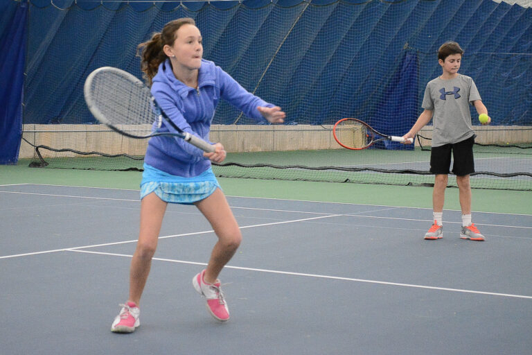 Junior players rallying during a clinic